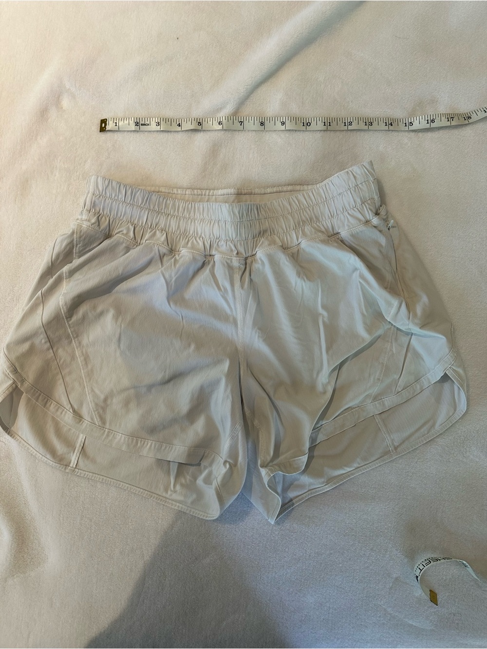 Lululemon- women’s 10 - white - track that short